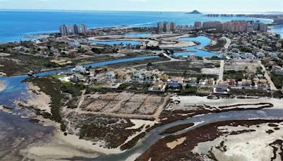 La Manga resucita el proyecto de pasarela peatonal con las salinas de San Pedro