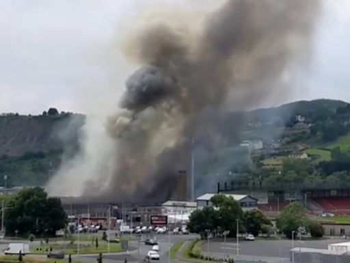Firefighters joined by farmers to help tackle blaze at Newry industrial estate