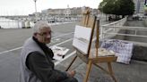 Luis Marcos García, el pintor itinerante que dedica su jubilación a dibujar los paisajes de Gijón (en imágenes)