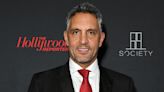 Mauricio Umansky Spotted Kissing Unidentified Woman In Mykonos