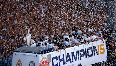 Fans chant 'Toni, stay' as Real Madrid parade UCL trophy