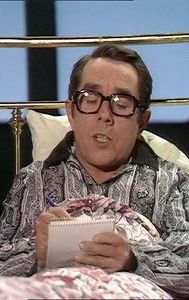 Ronnie Corbett in Bed