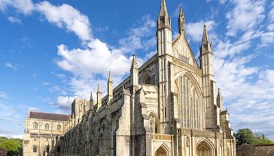 Critics slam Austen statue at Winchester Cathedral