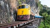 Un turista muere en Tailandia al caer del tren de la muerte por hacerse un selfi