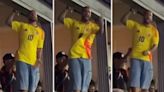 El picante ida y vuelta de Maluma con hinchas argentinos, tras la derrota de Colombia: bailecitos, insultos y gestos provocativos