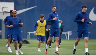 Julián Araujo, a prueba en la pretemporada con el Barcelona