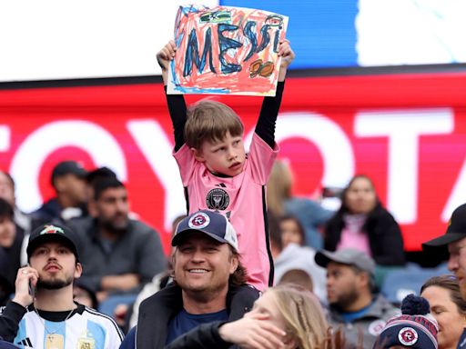 Lionel Messi gets 2 goals in front of record New England crowd as Miami beats Revolution 4-1