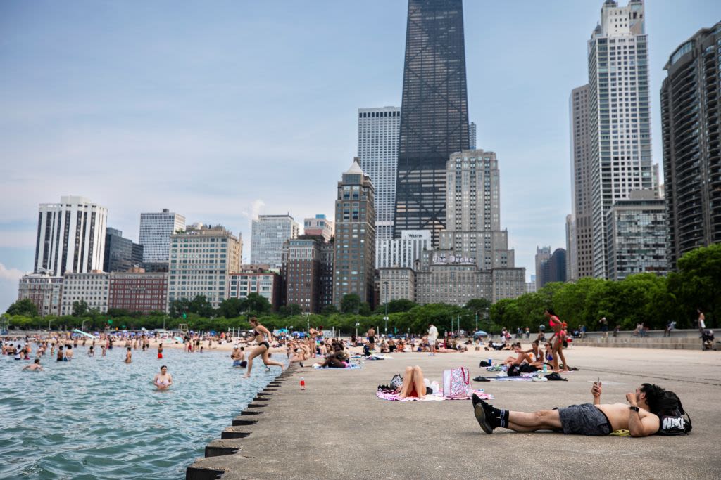 Chicago weather: Sweltering heat returns for one more day