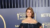 Penélope Cruz deslumbra en los SAG Awards rodeada de estrellas con un Chanel de tul y lentejuelas