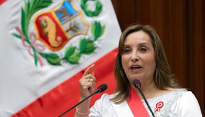 Presidenta de Perú niega estar implicada en corrupción en mensaje a la nación