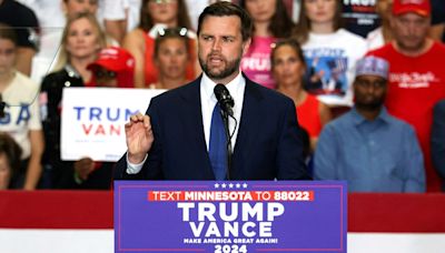 J. D. Vance, colistier de Donald Trump, ironise après avoir qualifié Kamala Harris de « femme à chat »