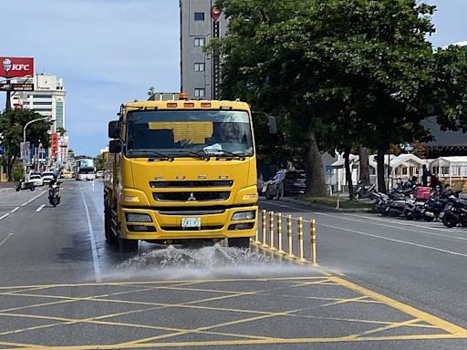 啟動防塵防制及高溫應變 臺東縣府出動洗街車 保護民眾健康 呼籲盡量減少外出活動