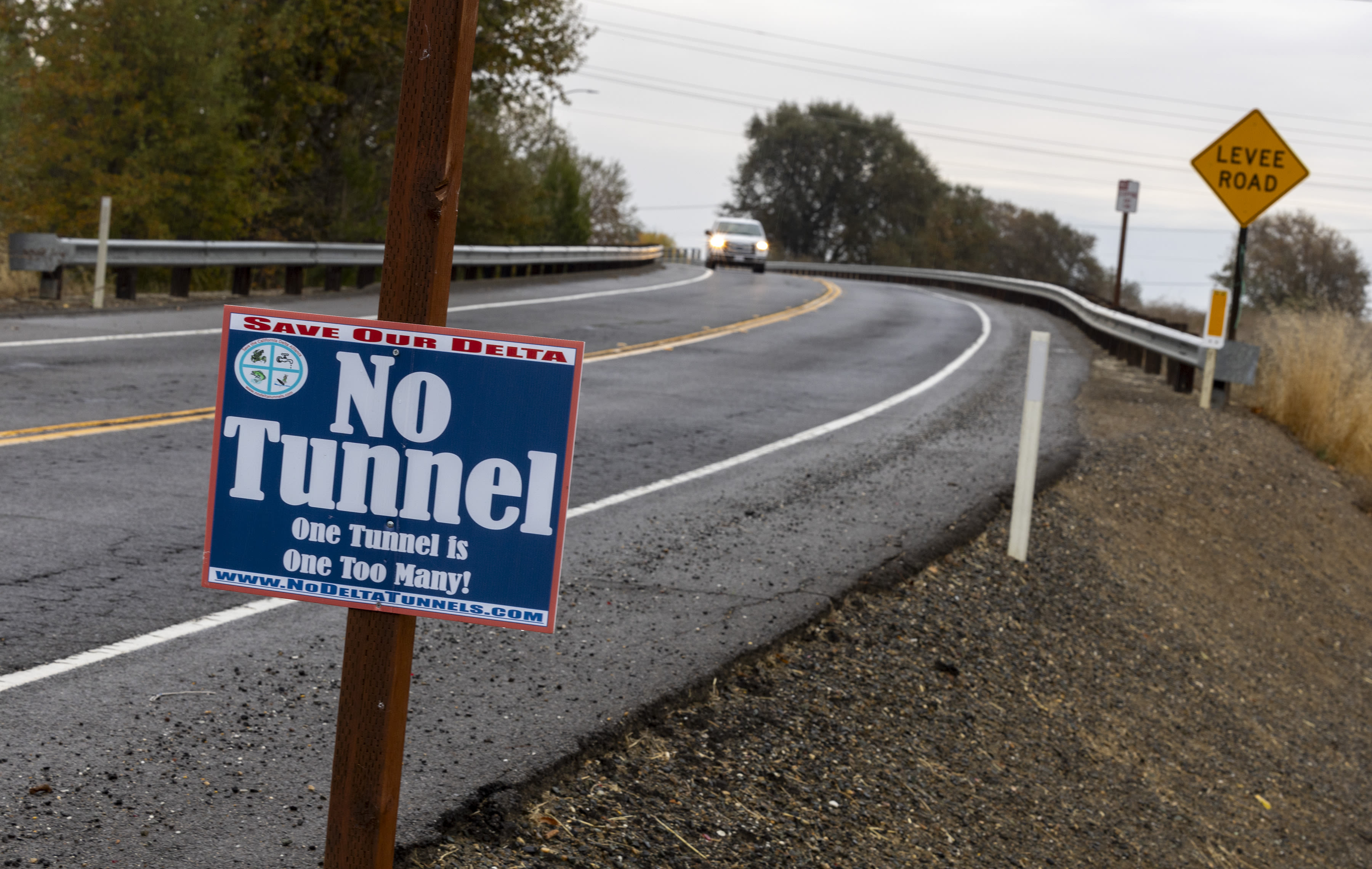 Letters to the Editor: Don't buy California's $20-billion delta tunnel price tag