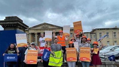 Junior doctors stage walk out at Royal Berkshire Hospital in Reading over pay