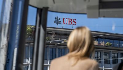 UBS Weighs Bonus for Investment Bankers Who Refer Rich Clients