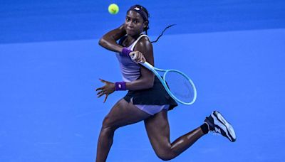 Coco Gauff advances at the China Open. Alcaraz and Medvedev progress