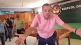 Junín: Alcalde de Satipo lanza micrófono que tenía baja batería en plena reunión de concejo