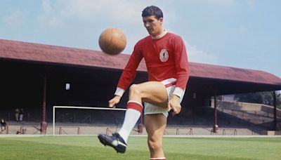 Who was 'Liverpool's colossus' Ron Yeats? | ITV News