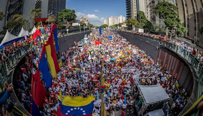 Miles de venezolanos salen a la calle para apoyar a sus candidatos en el inicio de campaña