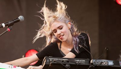 Grimes pierde el control durante su actuación en Coachella, a causa de problemas técnicos - La Opinión