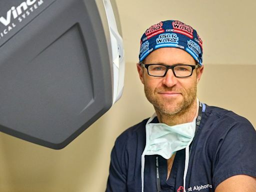 Saint Alphonsus' Dr. Ben Taylor performs 500th robotic thoracic surgery, first in Idaho