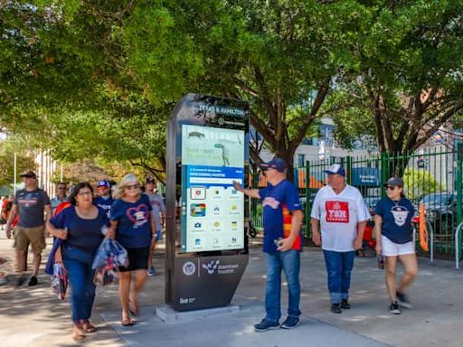 Sidewalk-stealing digital kiosk plan won’t die in Dallas