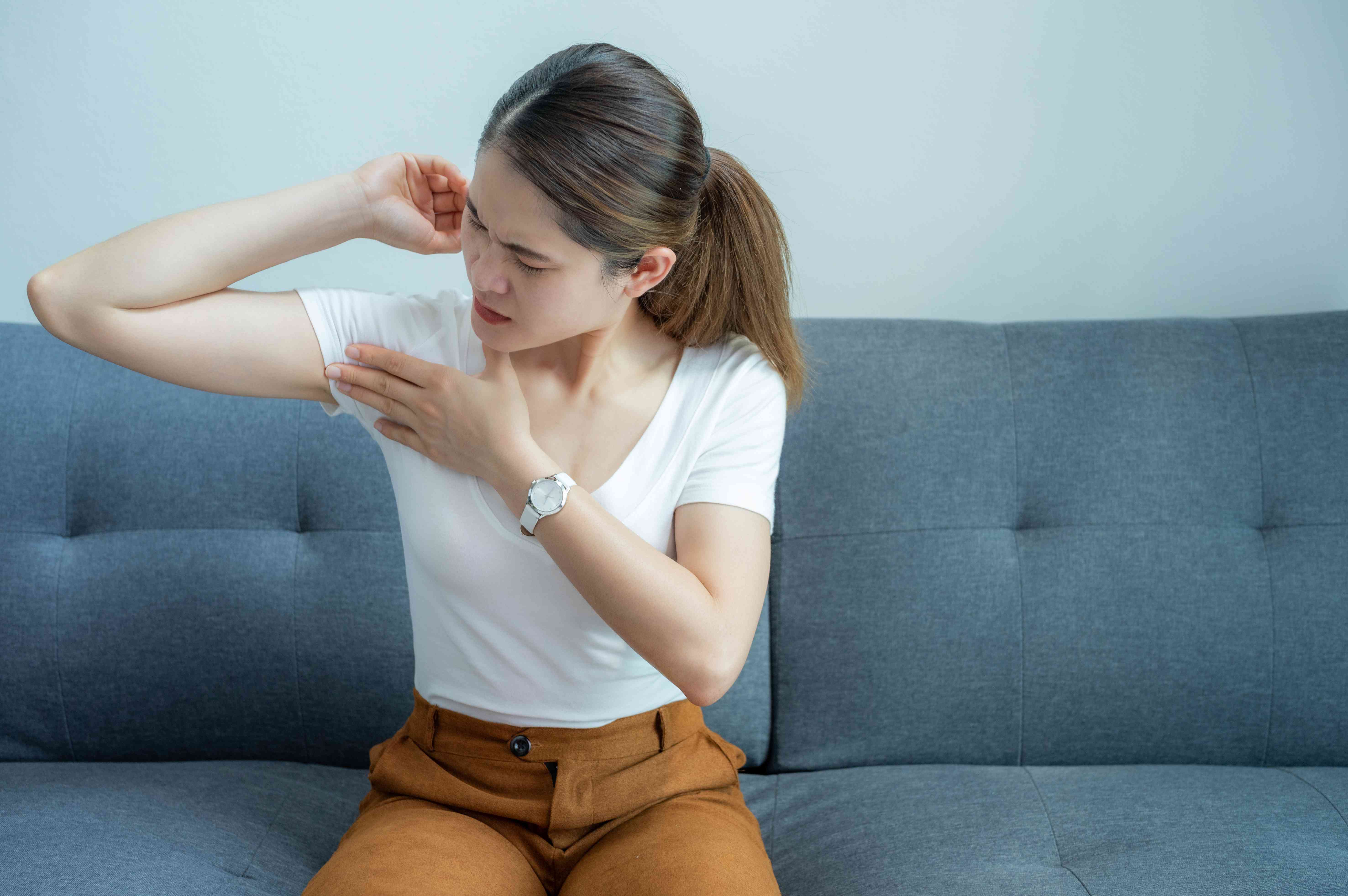 What Causes Swollen Lymph Nodes in the Armpit?