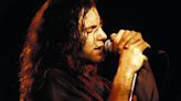 El trágico desenlace de un adolescente delante de sus compañeros y la canción de Pearl Jam que generó polémica