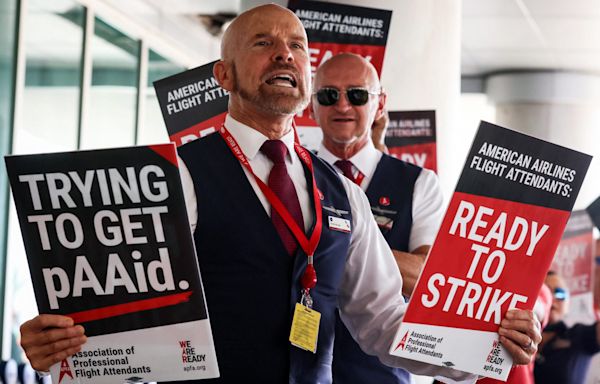 American Airlines offers to double some flight attendants’ pay over 5 years as it works to avoid strike