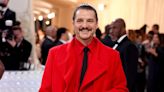 Met Gala 2023: Pedro Pascal desfila en shorts por la alfombra roja