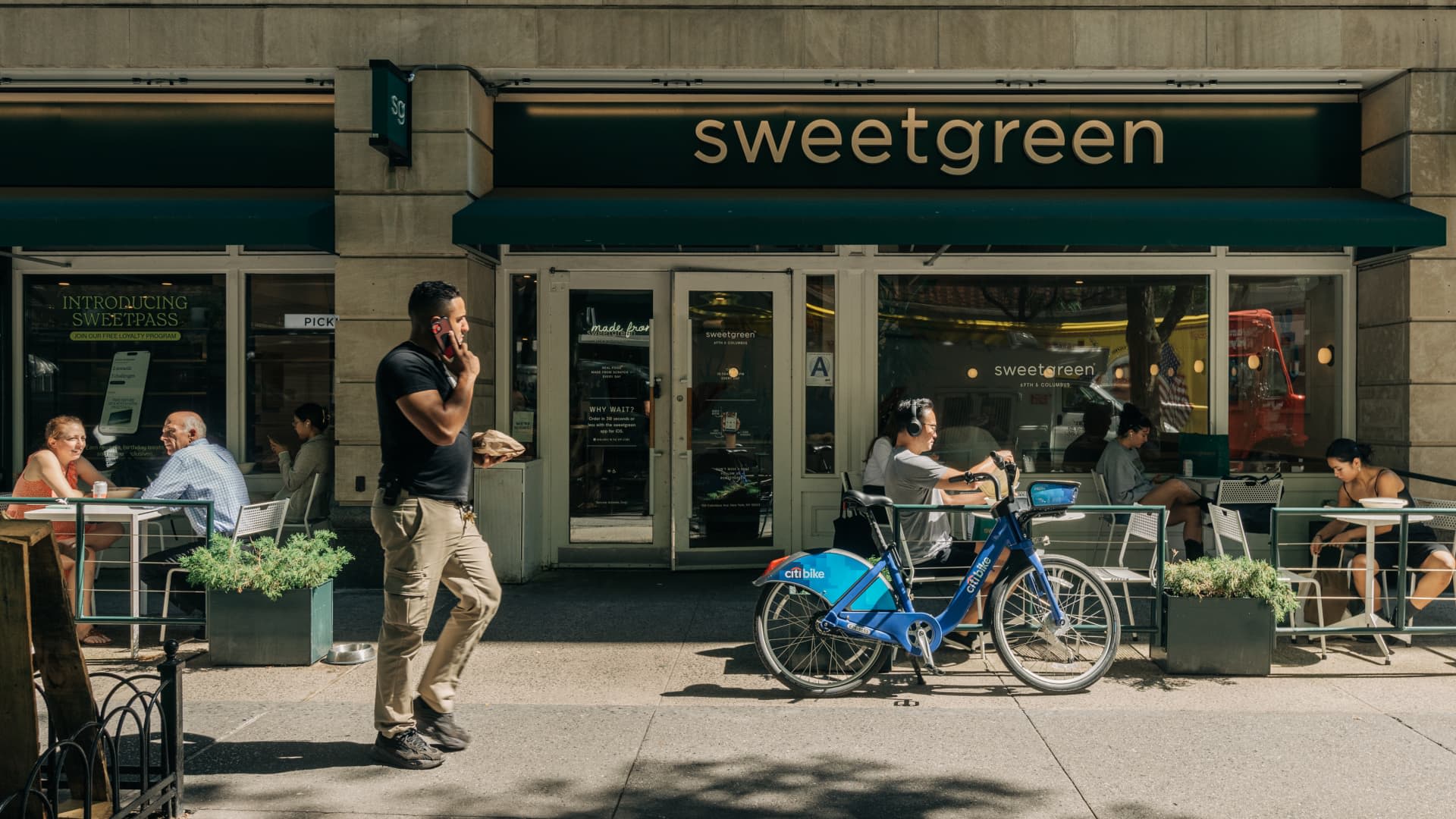 Sweetgreen shares soar 35% after company beats revenue expectations