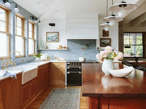 Don't Demo Your '90s Wood Kitchen—It Might Be Back in Style, According to Designers