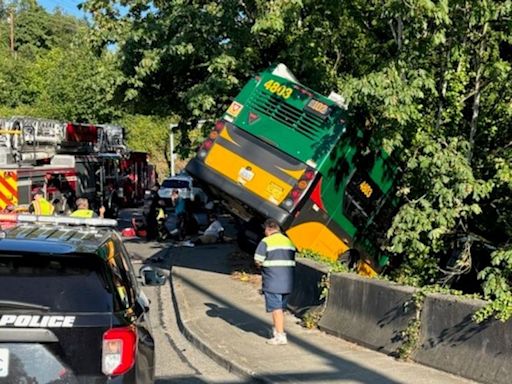 8 injured in King County Metro bus crash after driver has medical emergency