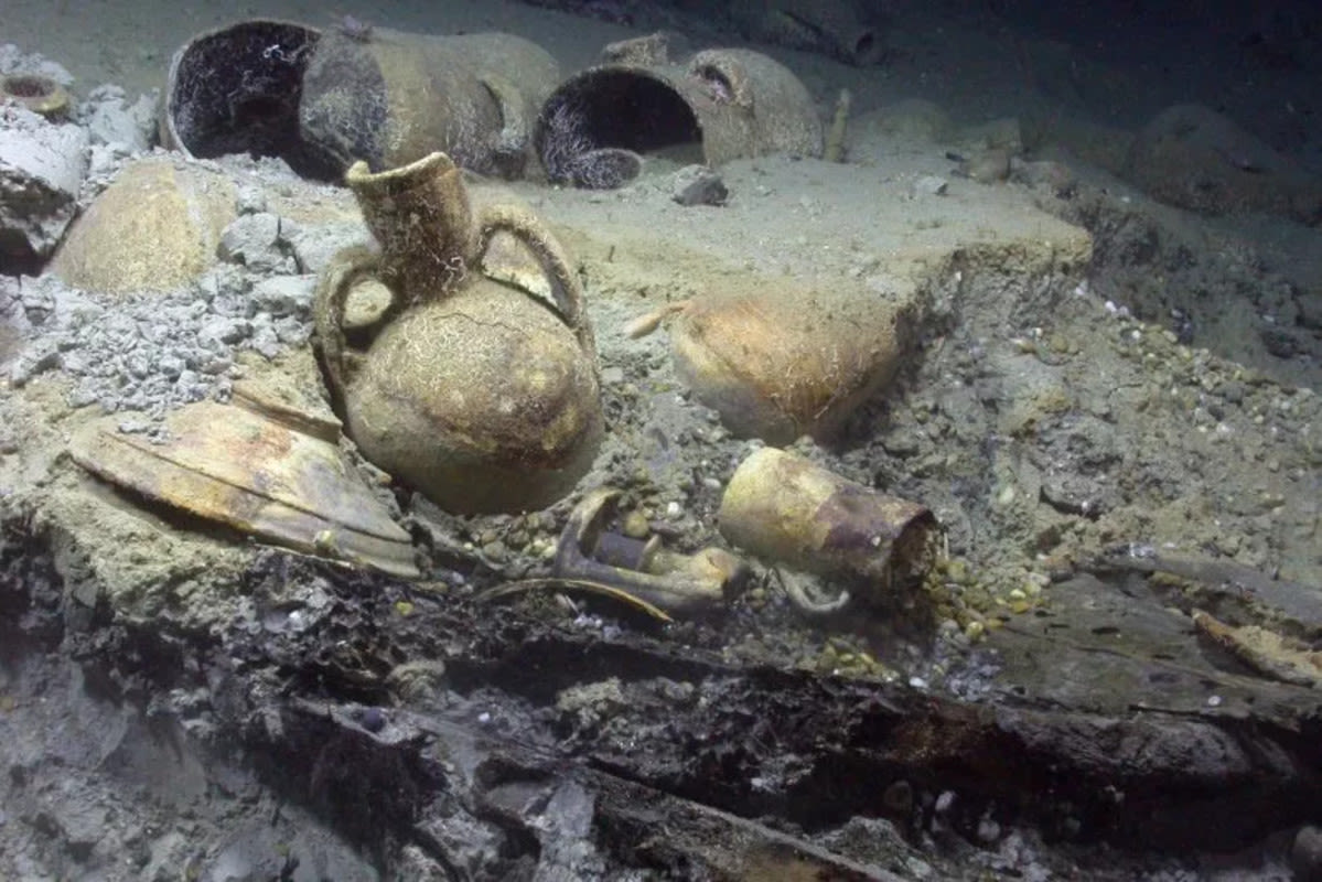 Wreck Hunters Uncover 'Heavily Armed' 17th-Century Pirate Ship