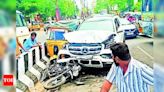 Speeding SUV crashes into two-wheeler and autorickshaw in Trichy | Trichy News - Times of India