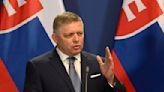 Los eslovacos esperan la recuperación de Fico, que sigue grave tras sufrir heridas de bala