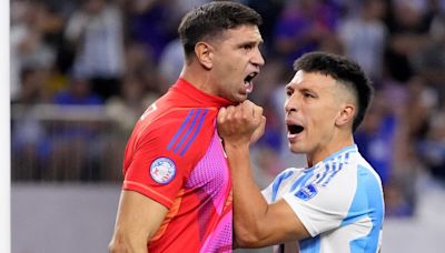 Los DESOPILANTES comentarios de los jugadores de la Selección argentina al posteo del Dibu Martínez tras vencer a Ecuador