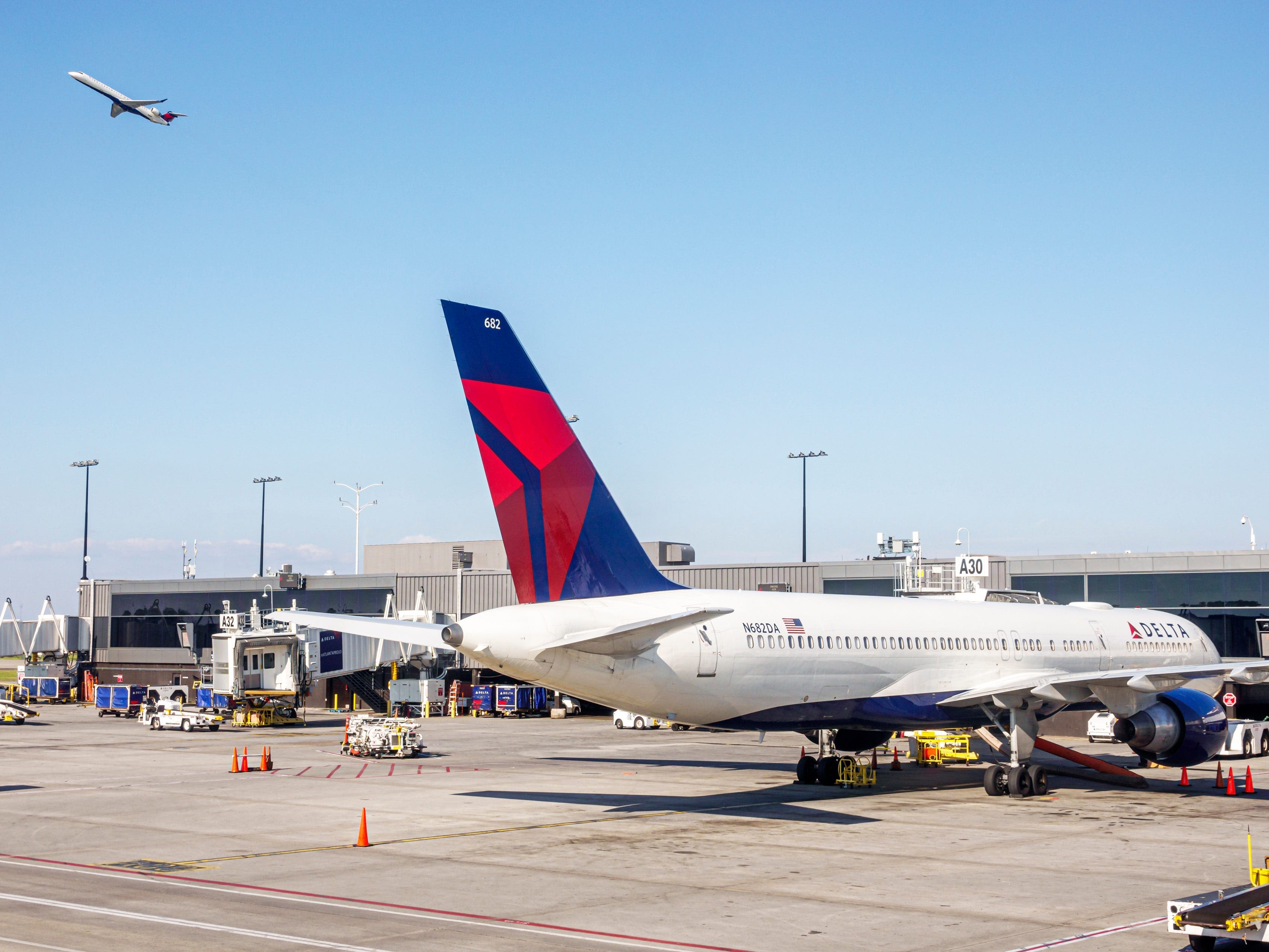 2 Delta planes collide on an Atlanta airport taxiway, knocking a big chunk off one jet's tail