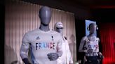 JO 2024: Le Coq Sportif arrivera-t-il à livrer à temps toutes les tenues officielles?