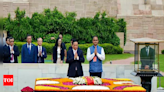 Vietnam PM Pham Minh Chinh pays homage to Mahatma Gandhi at Rajghat | India News - Times of India