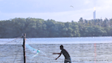 Mueren peces en río cercano a la refinería de Dos Bocas: pobladores acusan contaminación