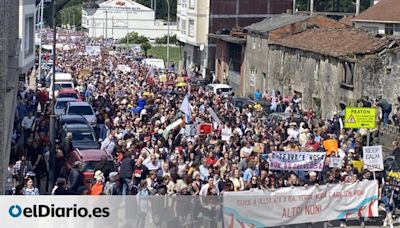 La contestación a la macrocelulosa de Altri desborda Palas de Rei en una manifestación multitudinaria