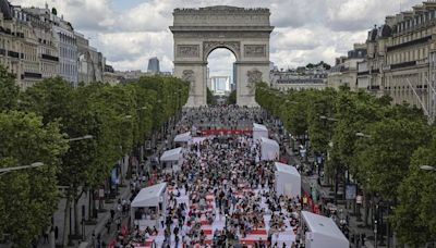 巴黎香榭麗舍大道變身食街 逾4000人席地野餐享免費美食 | am730