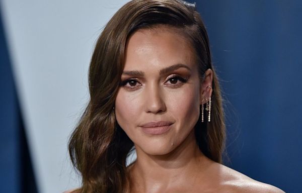 Look: Jessica Alba stars in action thriller 'Trigger Warning'