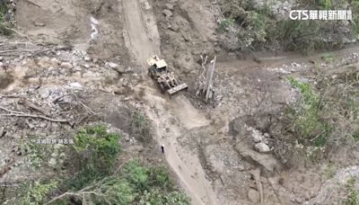 獨家空拍畫面曝！蘇花道路斷 泥流淹沒鐵道