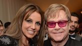 Britney Spears le envía un mensaje desde la bañera a Elton John