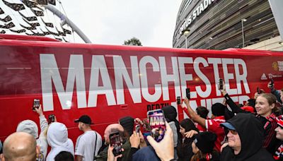 YouTube prankster sneaks onto Manchester United bus