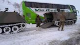 Dramático rescate en Chubut: el Ejército intenta evacuar a turistas y camioneros varados en medio de una feroz nevada