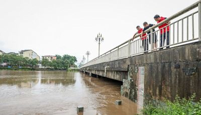 Chine : Onze morts et 30 disparus dans l’effondrement d’un pont après des pluies torrentielles