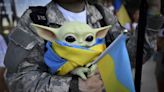Un Baby Yoda acompaña al ‘comandante de hierro’ de Ucrania